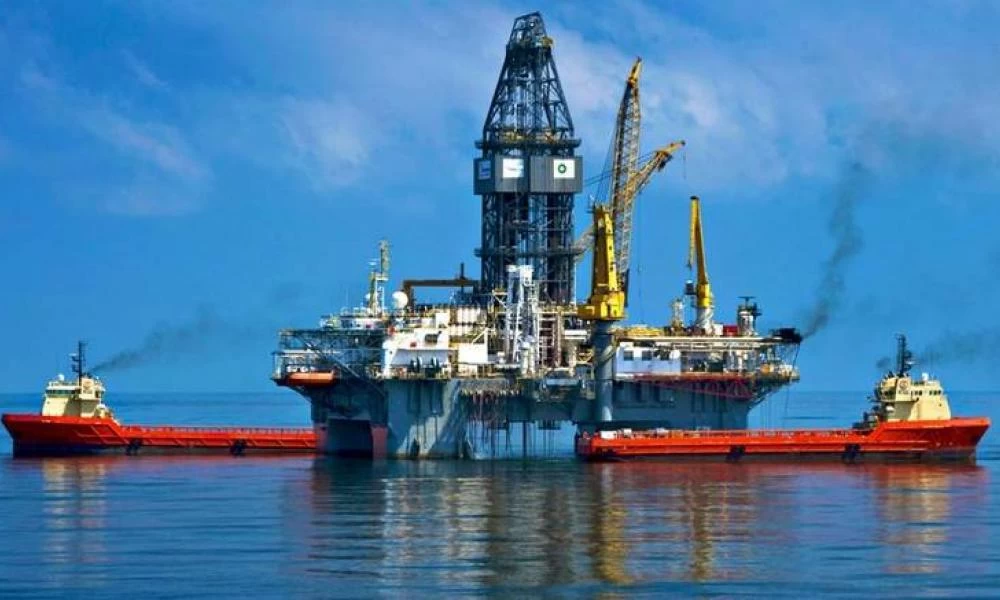 Πτώση τιμής πετρελαίου: Αναστέλλονται οι έρευνες των εταιριών για υδρογονάνθρακες